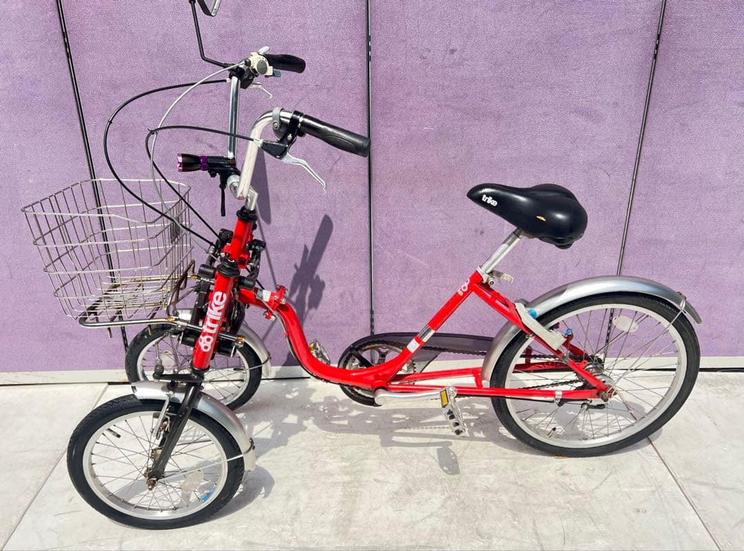 Trike 社 ユニバーサルトライク赤い三輪車