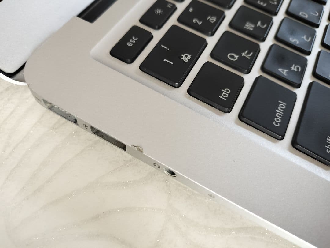 Apple MacBook Air　メモリ4G　SSD256G