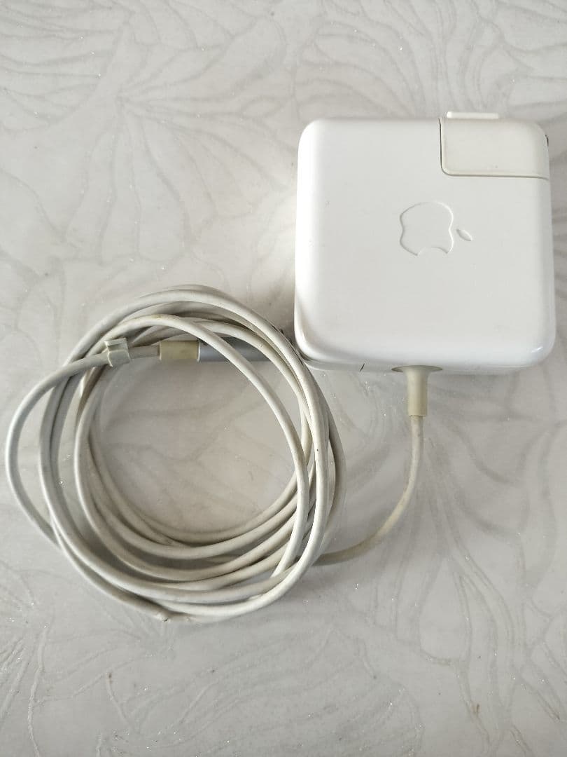 Apple MacBook Air　メモリ4G　SSD256G