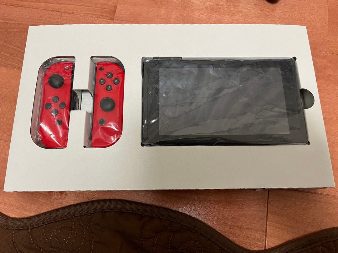 【コントローラー若干難あり】Nintendo Switch 本体【おまけ付き】