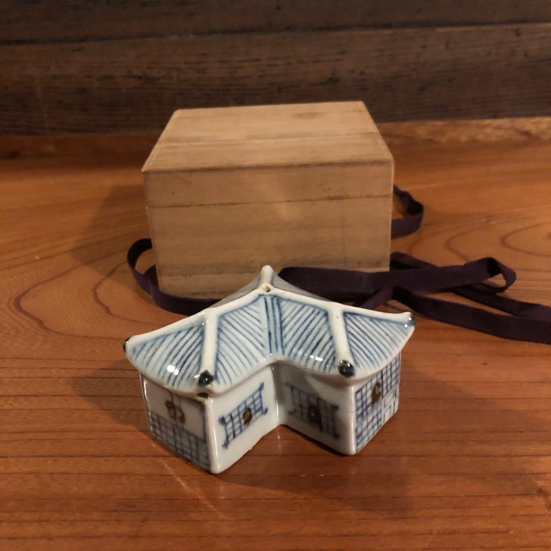 李朝染付、鉄砂家形水滴桐箱入