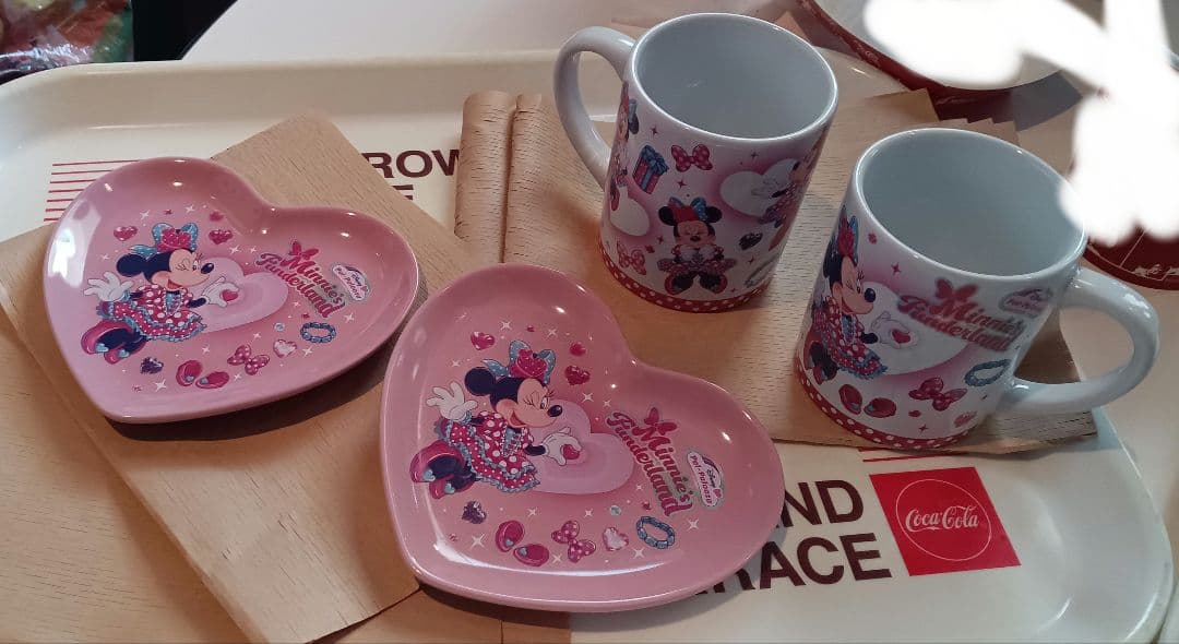 ミニー　ファンダーランドパルパルーザ　スーベニアマグカップスーベニアプレート4点