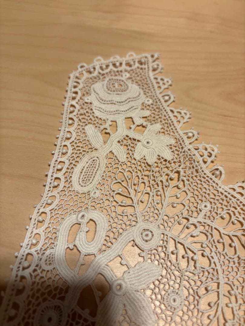 花柄刺繍レース Uネック