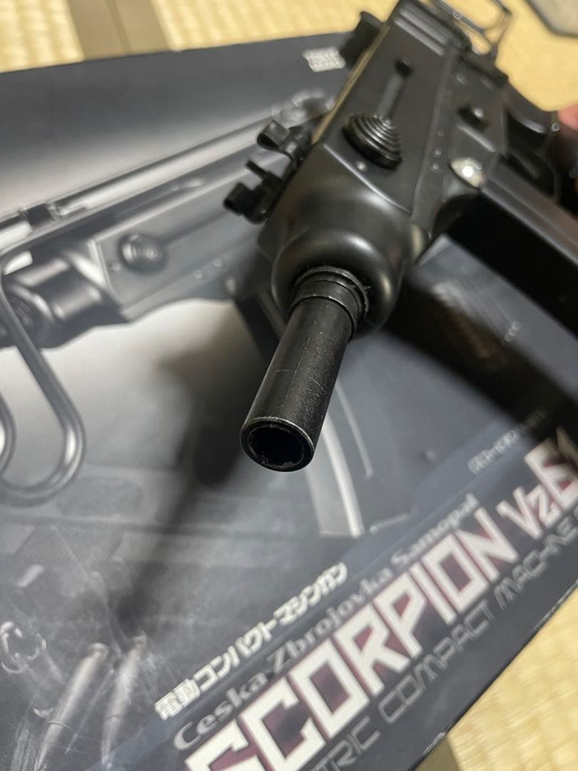 東京マルイ　スコーピオンvz61 電動コンパクトマシンガン 充電器バッテリー付き