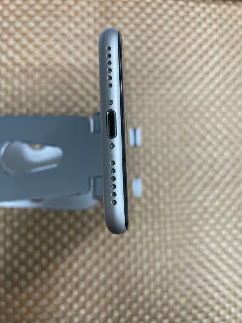 iPhone SE 第3世代 64 GB スターライトSIMフリー【8318】