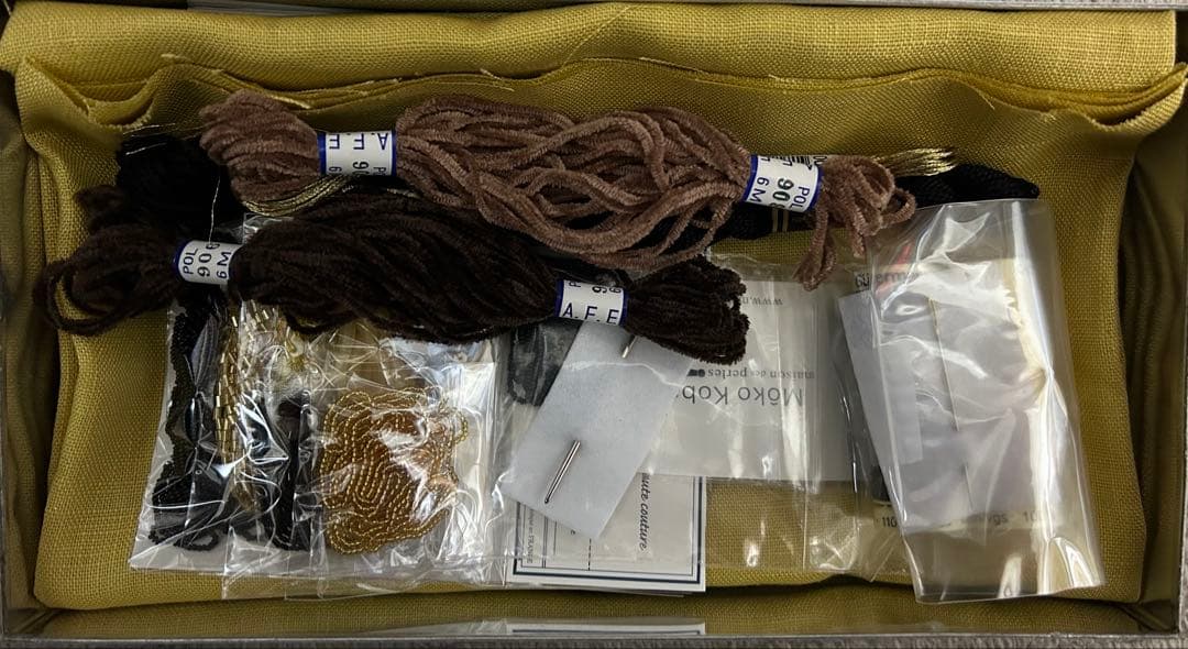 メゾンデペルル　キット缶