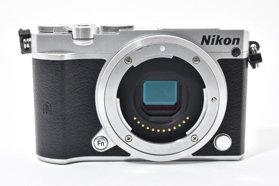 【大人気】 Nikon ニコン 1 J5 シルバー ボディ ミラーレス一眼カメラ