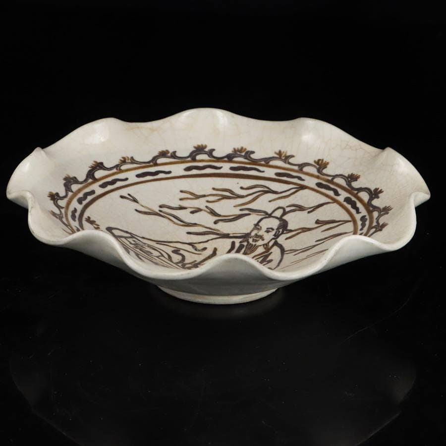 Y2396-1 中国 宋時代 人物図 波型皿 直径23㎝ 箱付き　せ