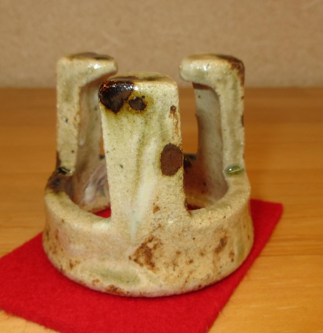 送料込【逢絢亭】茶道具 蓋置 美濃焼 美濃伊賀 五徳の形 加藤弥右衛門 共箱入り