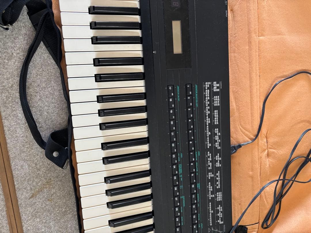 Yamaha DX7s シンセサイザー 本体とケース