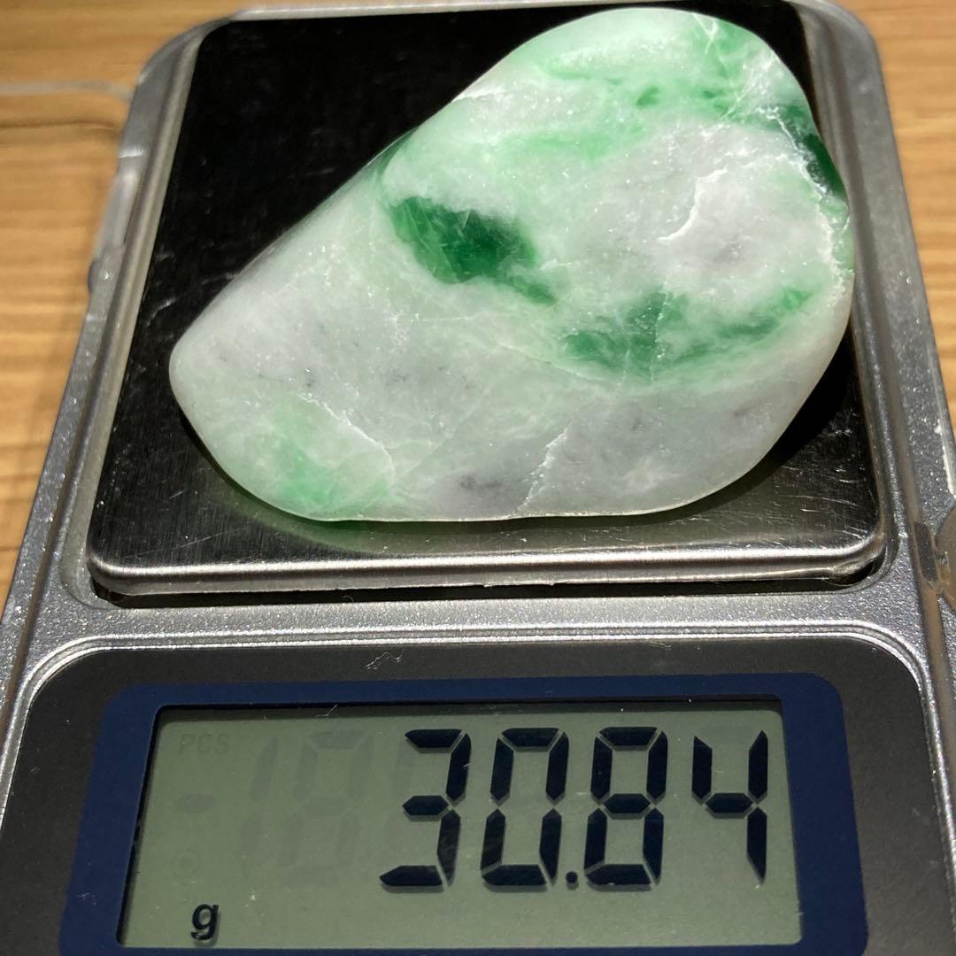 糸魚川翡翠　ロウカン 翡翠　インペリアルジェダイト　原石　30.8ｇ