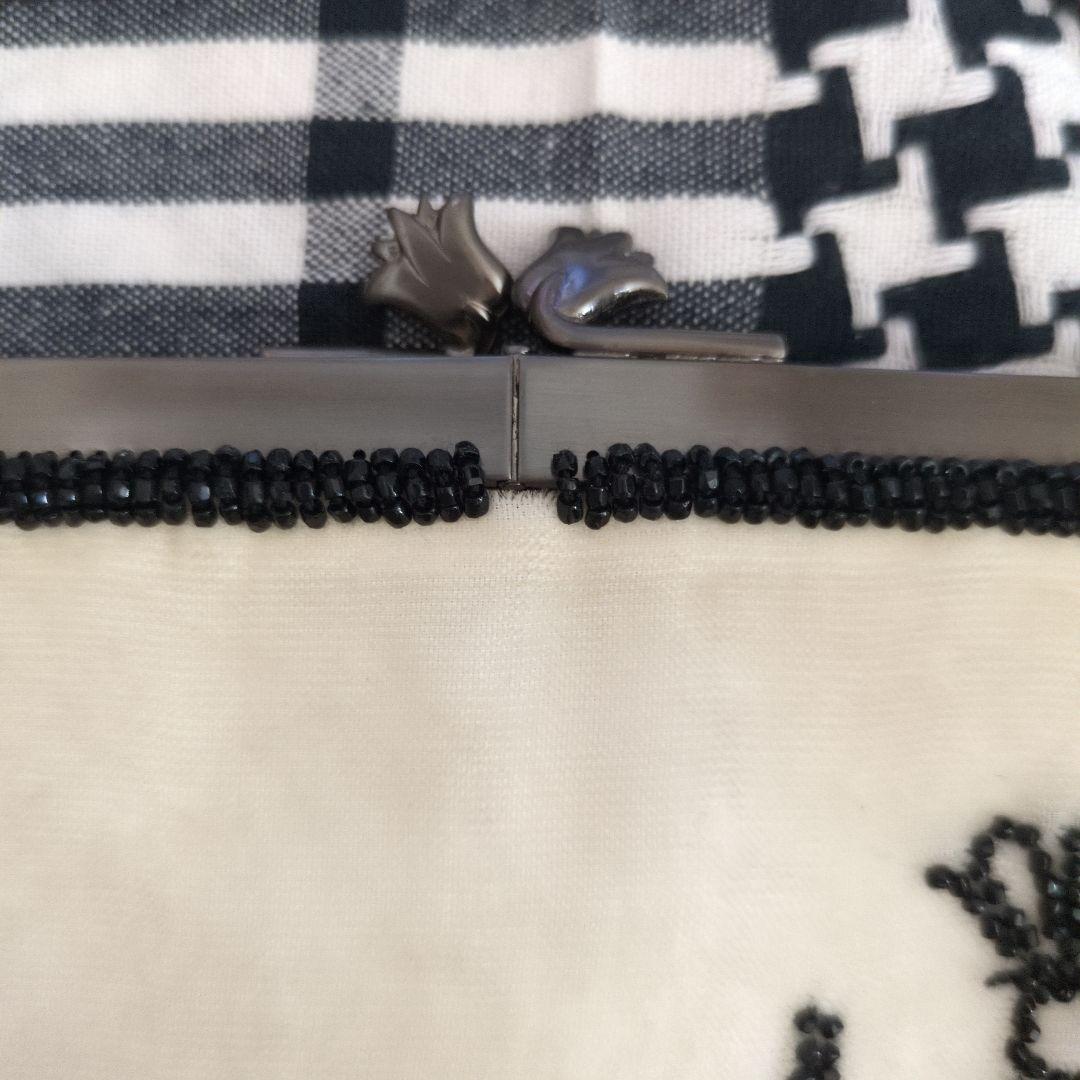 ｕｓｅｄ　ＰＲＡＤＡ　ビーズ刺繍　パーティー　手提げバッグ　アイボリー✕ブラック