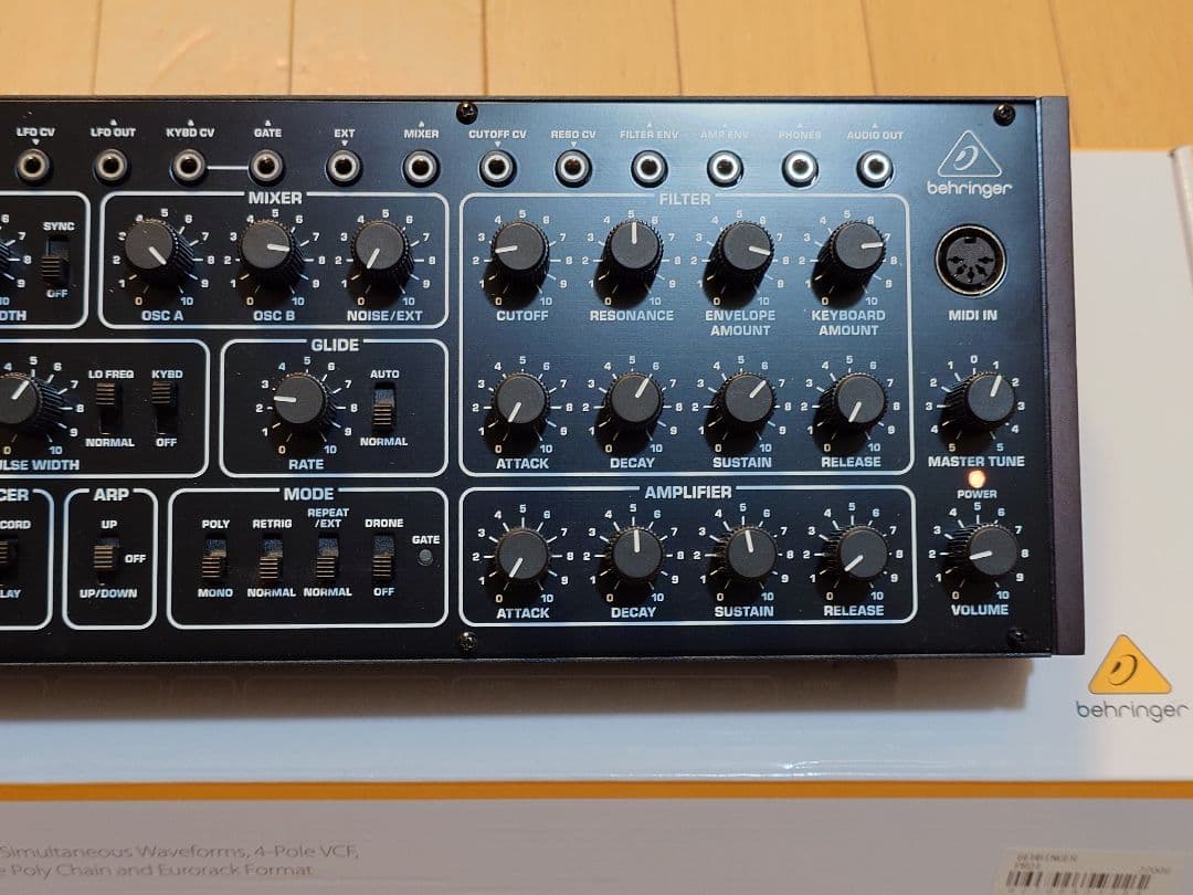 Behringer PRO-1 アナログシンセサイザー