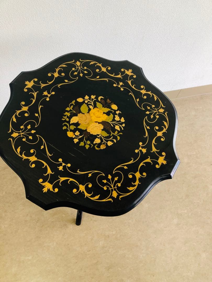 イタリア家具　アンティーク　サイドテーブル　花台