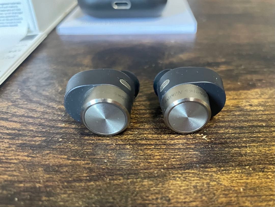 Bowers & Wilkins B&W PI7 ワイヤレスイヤホン　チャコール