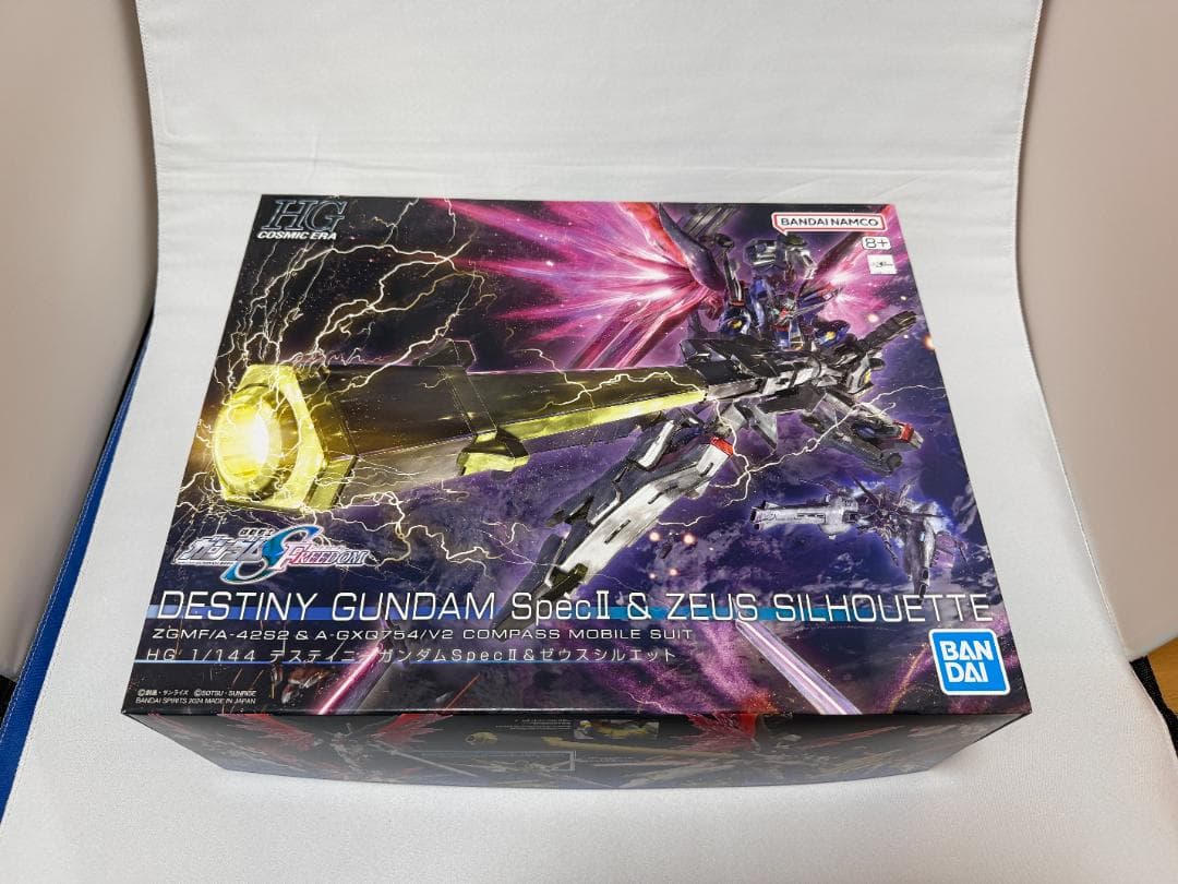 【新品】HG デスティニーガンダム Spec II & ゼウスシルエット