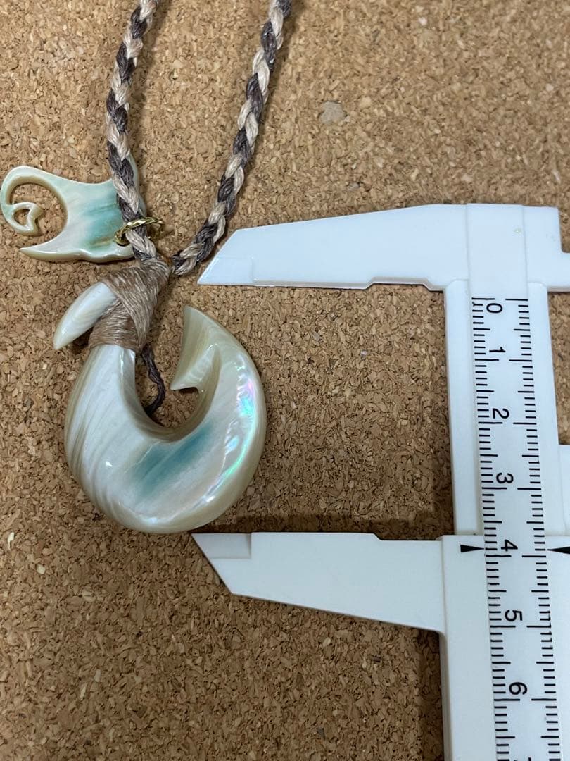 夜光貝ネックレス(ys24)マンタ　ボーンカービング、シェルカービング最終価格