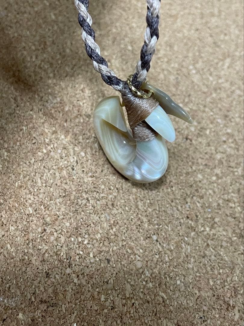 夜光貝ネックレス(ys24)マンタ　ボーンカービング、シェルカービング最終価格
