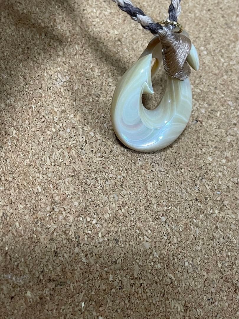 夜光貝ネックレス(ys24)マンタ　ボーンカービング、シェルカービング最終価格