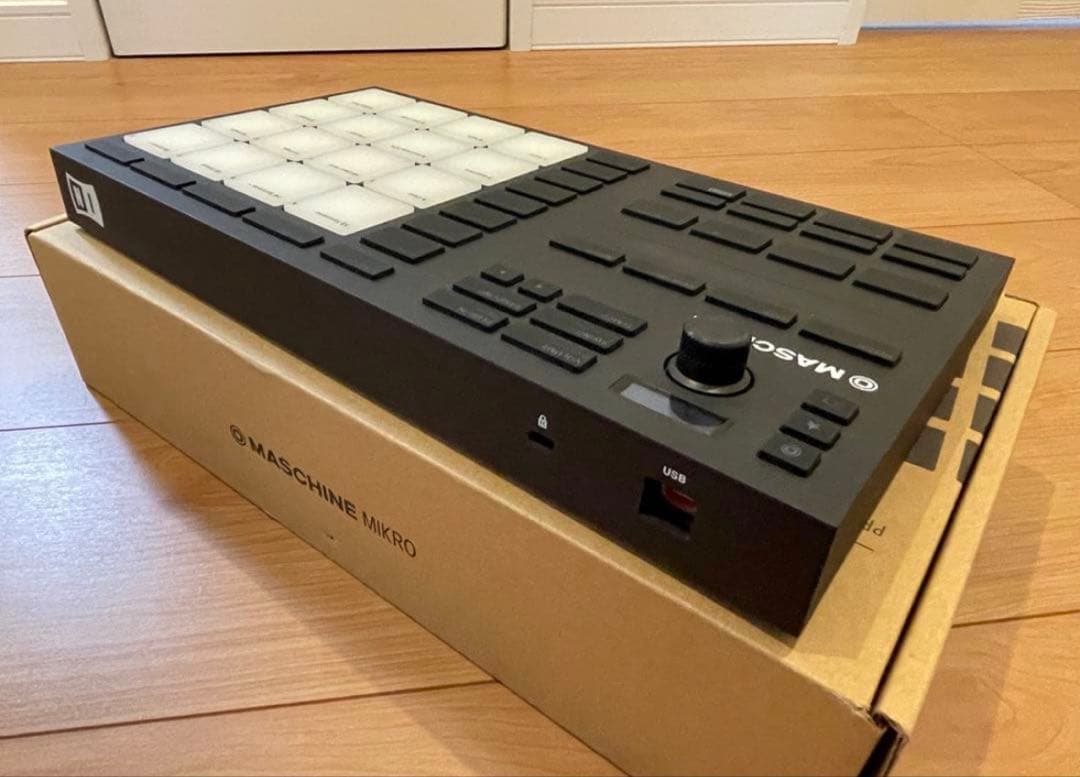 ②NI MASCHINE Mikro Mk3 ライセンス有