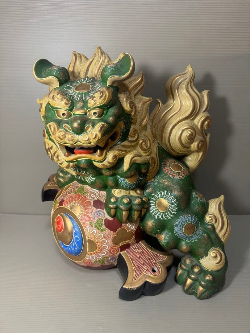 2153 九谷焼 玉乗り獅子 狛犬 置物 縁起物　緑彩