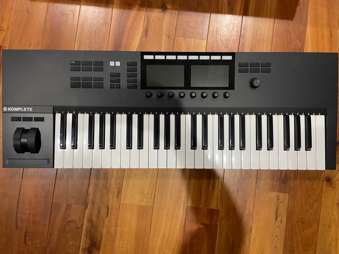 ①KOMPLETE KONTROL S49 MK2 ライセンス有