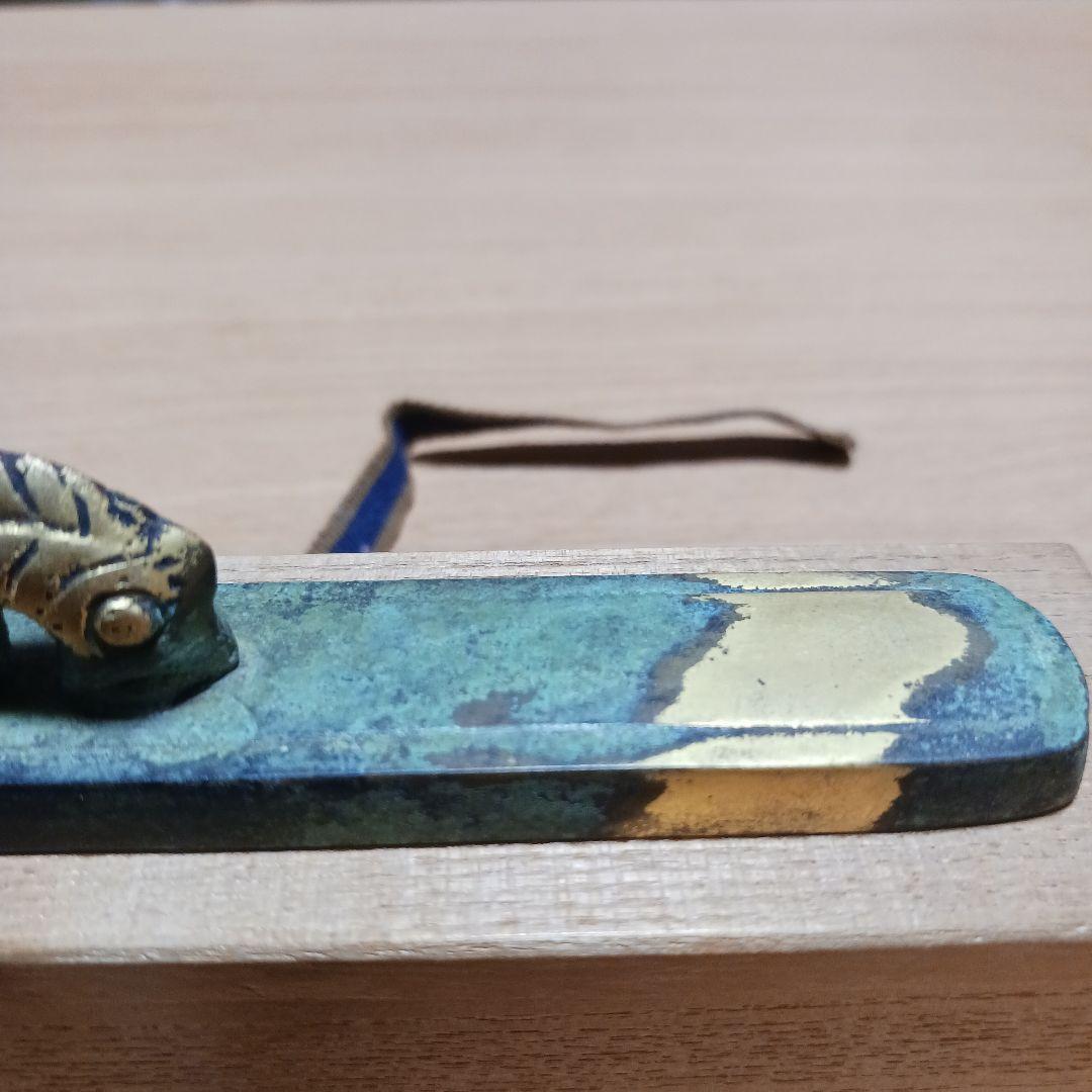 秦蔵六　塗金銅書鎮　長方竜紐　在名　共箱　共布　栞