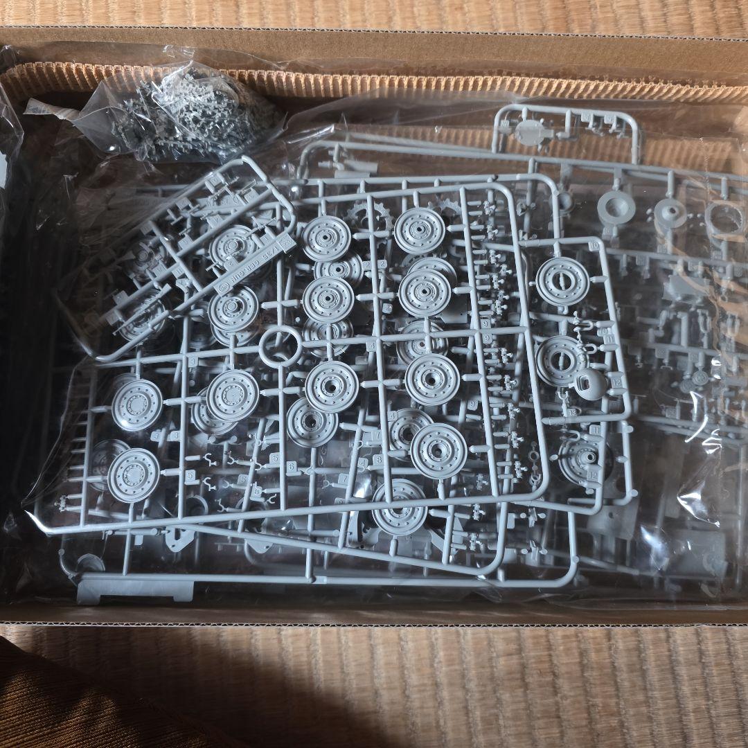 ドラゴン　トランペッター　パンターF IV号弾薬運搬車F型　セット