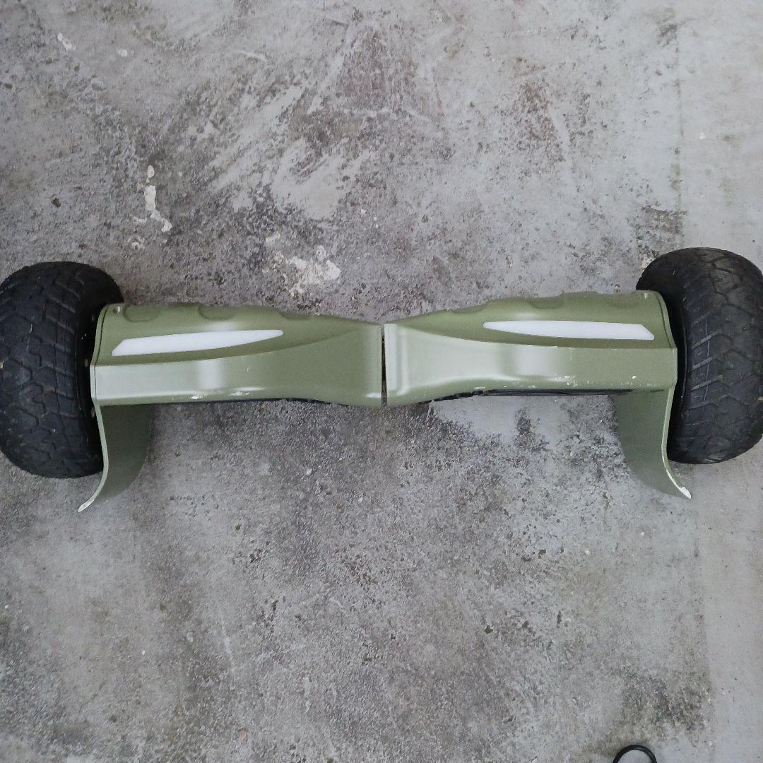 オリーブグリーン 電動スケボー　セグウェイ