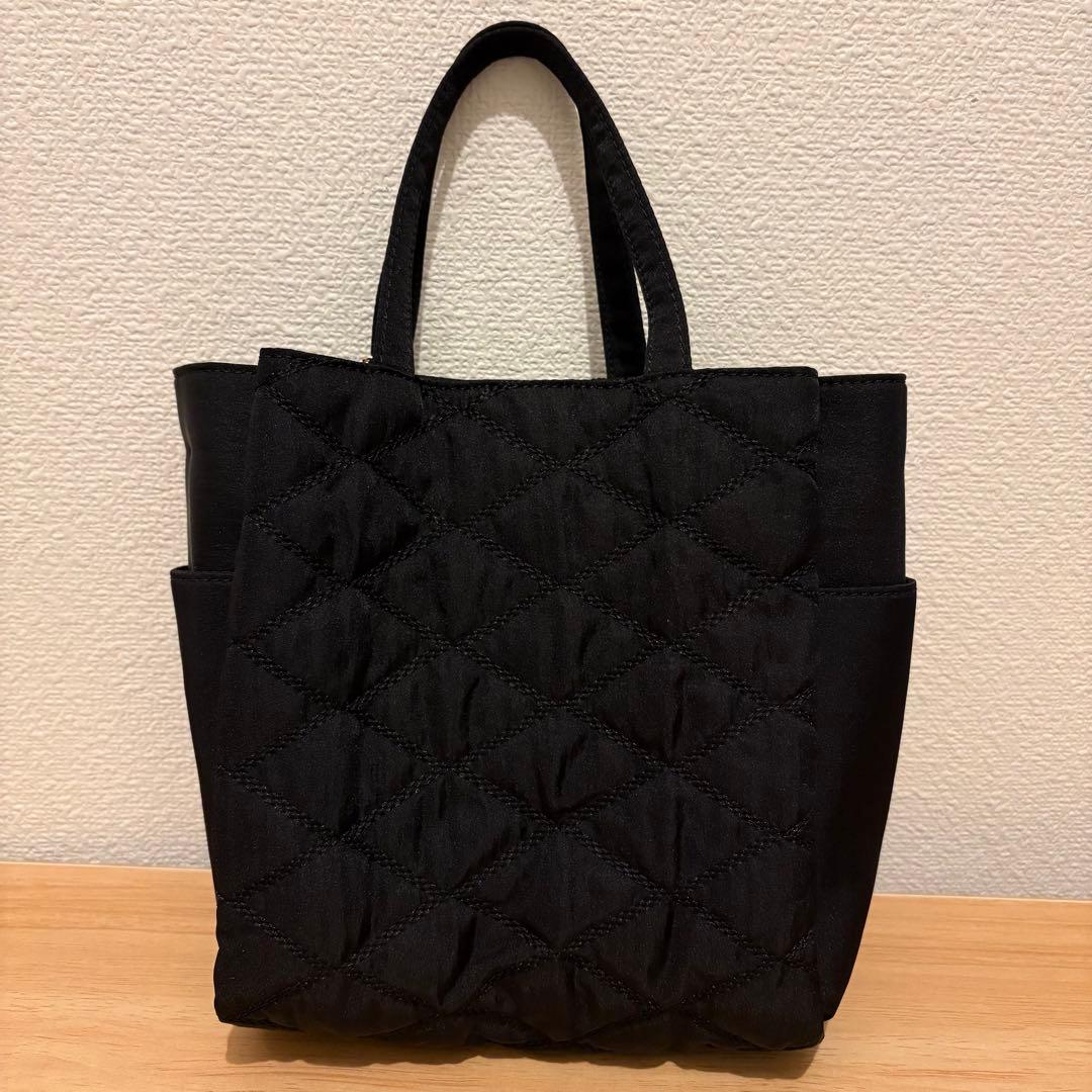 soleile チャーム付きバッグ　ブラック