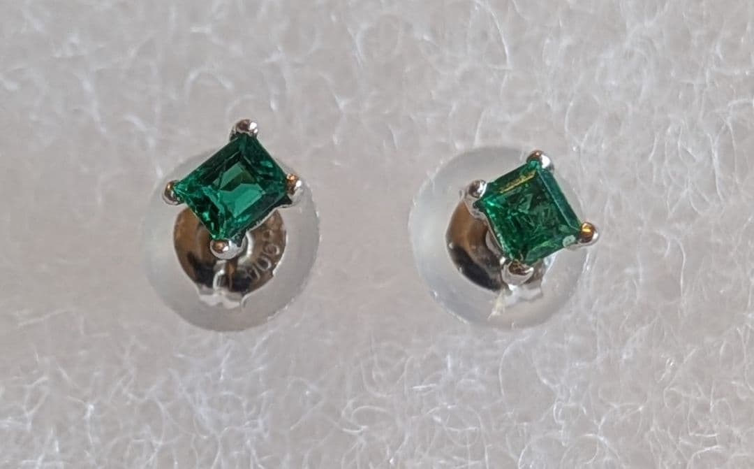 【ピピン】エメラルド エメラルドカット スタッドピアス