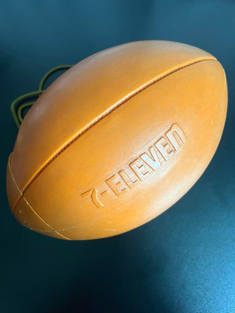 希少7-eleven 非売品ラグビーボール型小物入れ