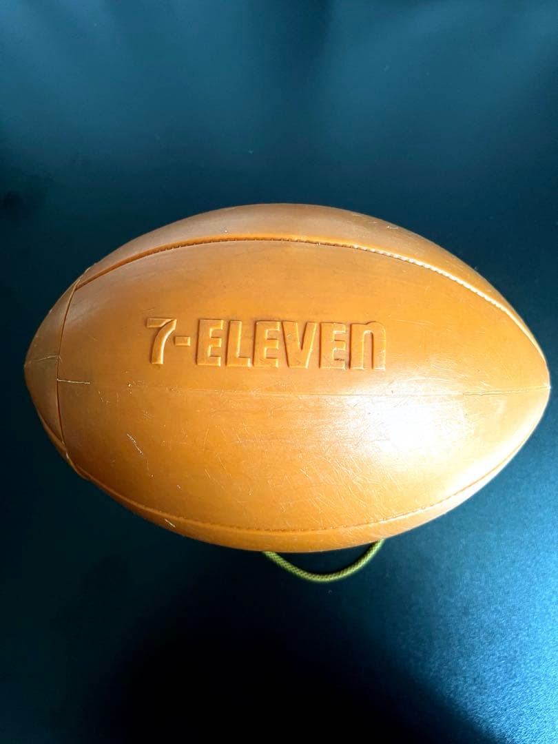 希少7-eleven 非売品ラグビーボール型小物入れ