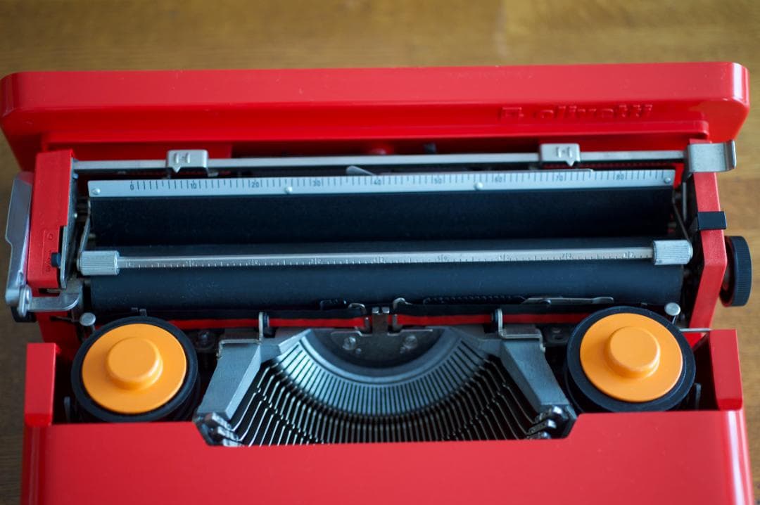 【美品ヴィンテージ】オリベッティ タイプライター (インクリボン付)