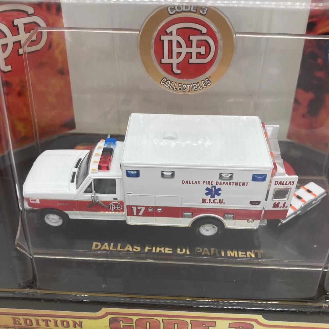 未使用 CODE3 AMBULANCE DIE CAST ミニカー