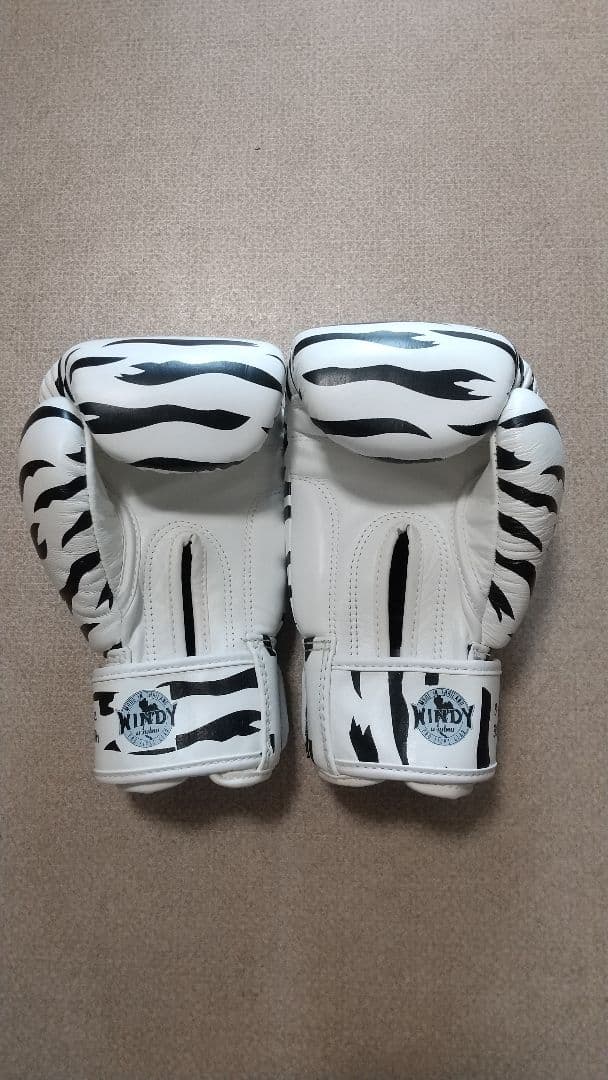 本革製WINDYボクシンググローブ 8oz ゼブラ 白&黒 新品