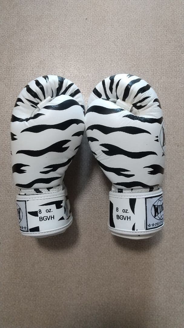 本革製WINDYボクシンググローブ 8oz ゼブラ 白&黒 新品