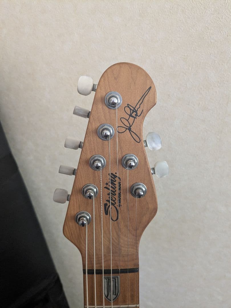 Sterling by MUSICMAN JP157 ジョンペトルーシモデル