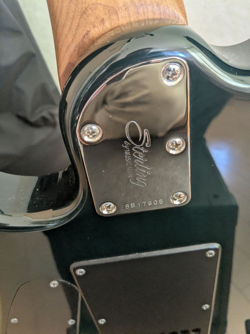 Sterling by MUSICMAN JP157 ジョンペトルーシモデル