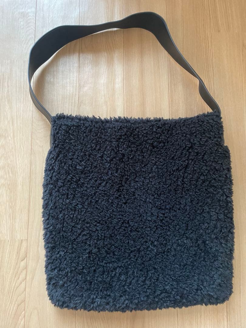 ジ*〜様 アンヌーク　anuke 黒いファーショルダーバッグ