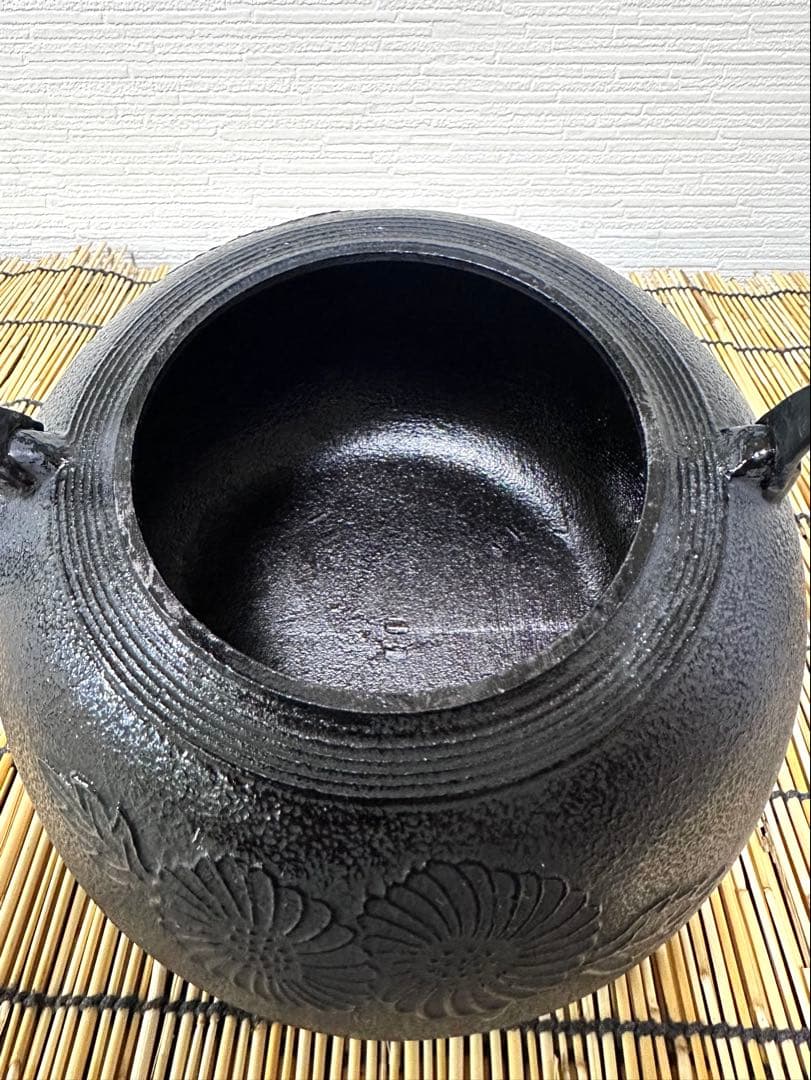 新品、供箱付　南部及春南部宝星堂造　２２型　平丸菊　鉄瓶　南部鉄瓶　南部鉄器