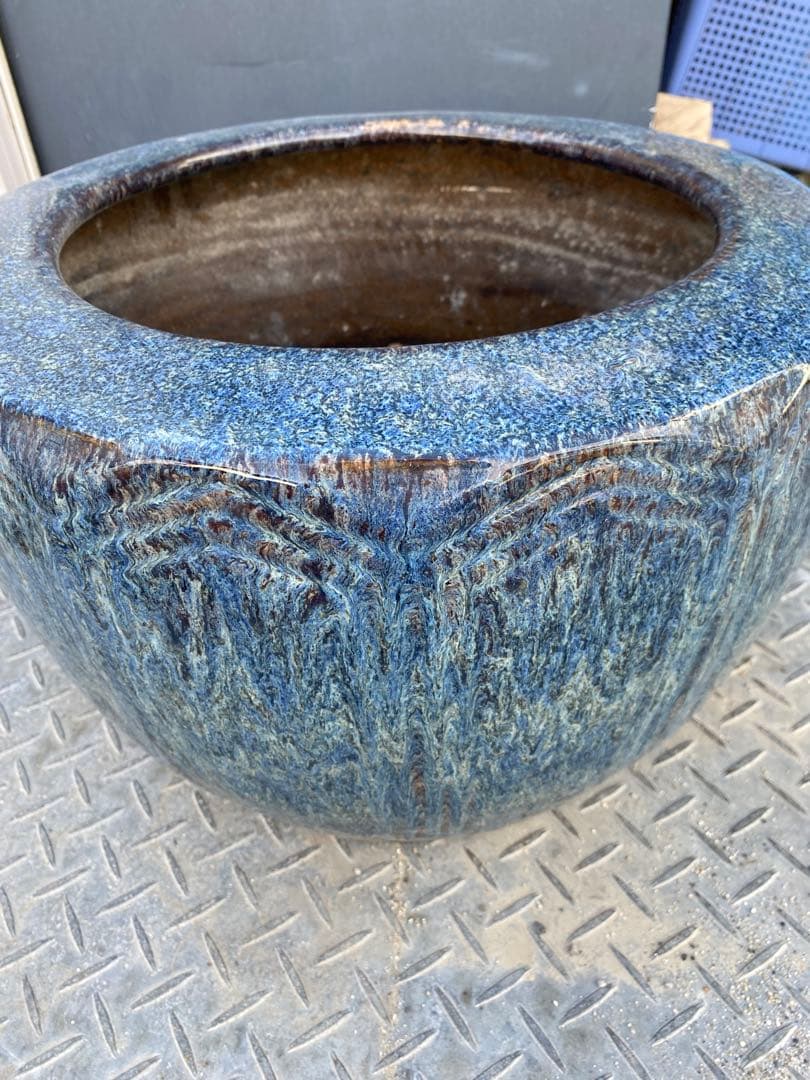 青緑色の円形火鉢 直径約30cm