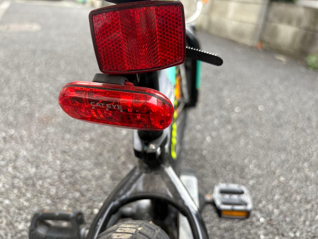 R*J様 鍵とライト前後のおまけ付き！Specialized 子供用自転車 16