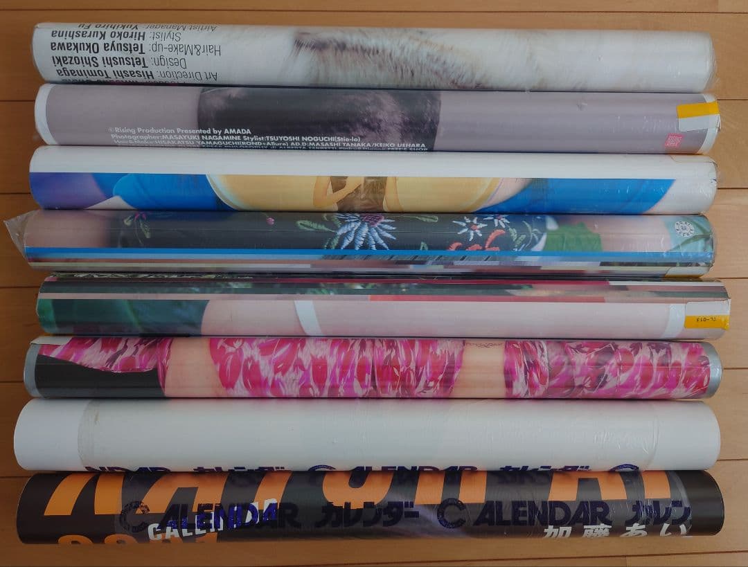 タレントの壁掛けカレンダーのセット（８本）