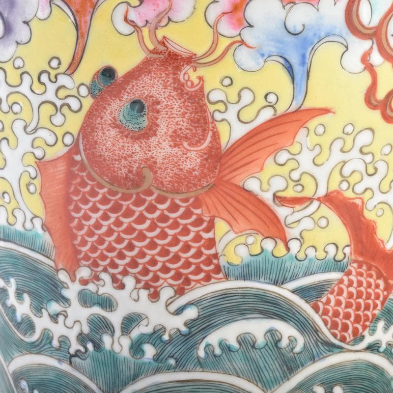 中国　大清乾隆年製　粉彩　雲龍花草魚文瓶　梅瓶　C　7020A