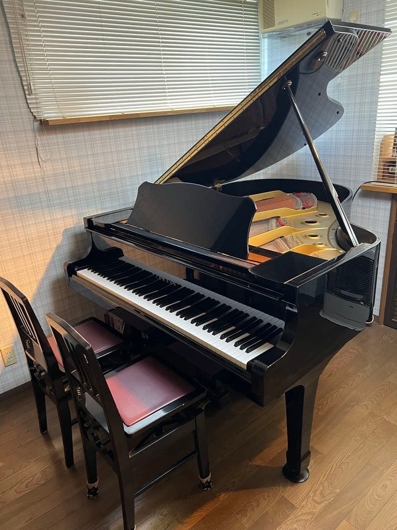 YAMAHA（ヤマハ）グランドピアノ 【椅子2脚付き】