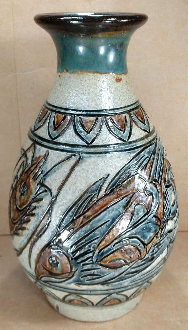 【本物保証】金城次郎 海老魚紋花瓶(海老2魚2）共箱 栞 人間国宝 美品 壷屋焼