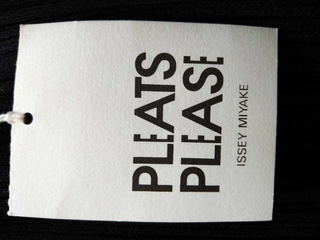 プリーツプリーズ サルエルパンツ　黒　ブラック　イッセイミヤケ