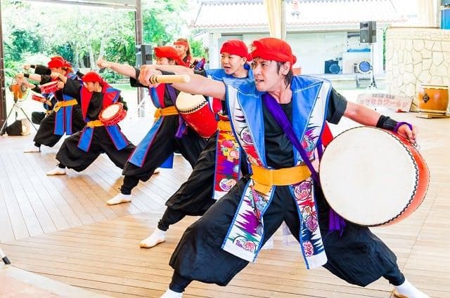 限艇新品未使用(送料無料)26.980円　エイサー大太鼓36cm*40cm　撥付