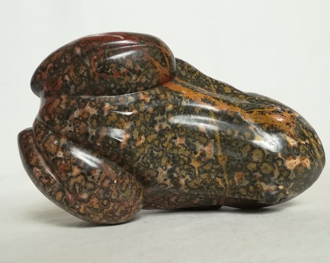 天然石　置物　カエル　蛙　台座付き